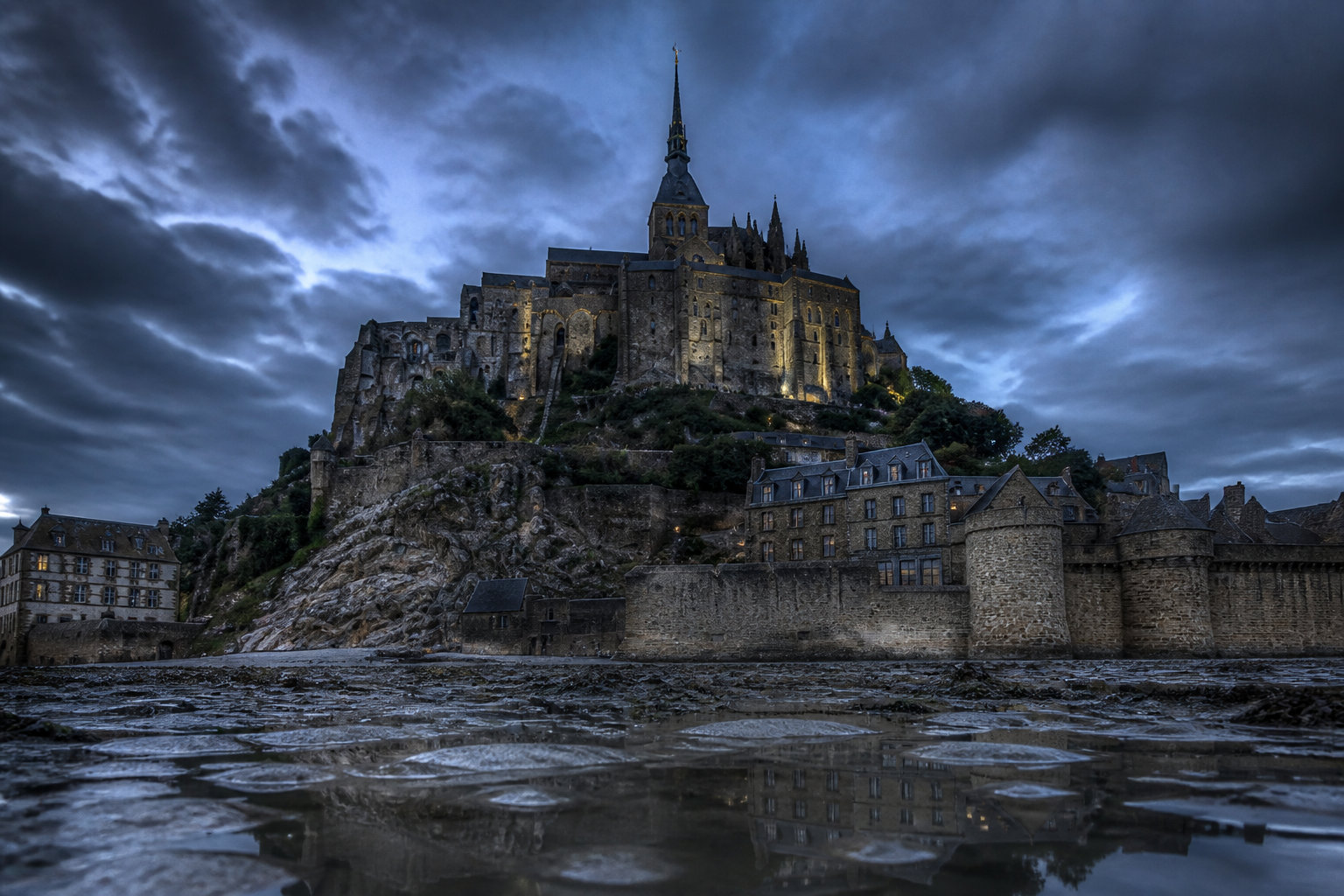 Extending Your Stay with Regional Culture and Landmarks