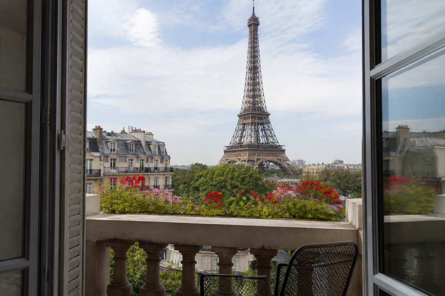 PLAZA TOUR EIFFEL: SMART Luxury in the 16th