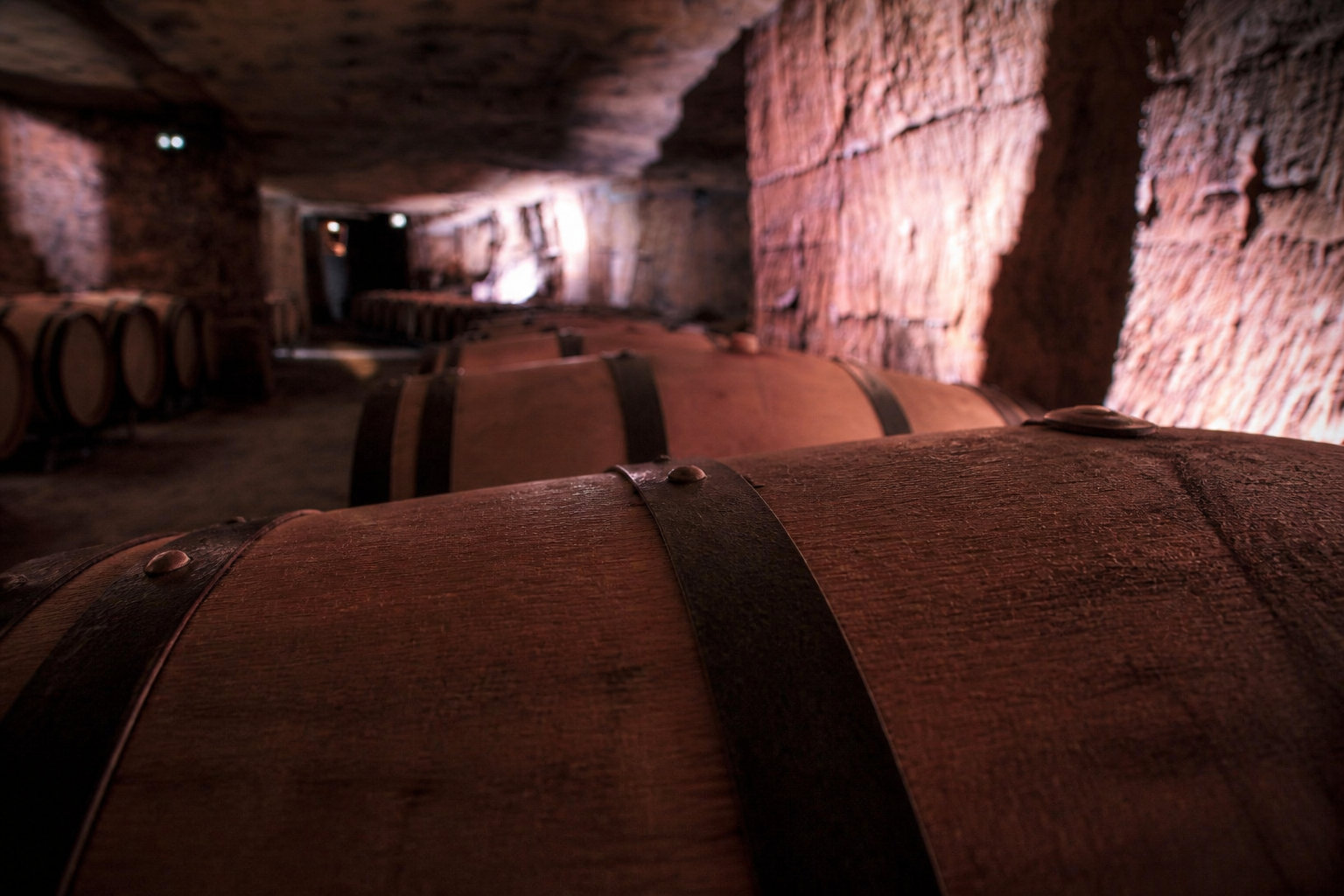 Franc-Mayne: Wandering Through the Silent Limestone Chasm