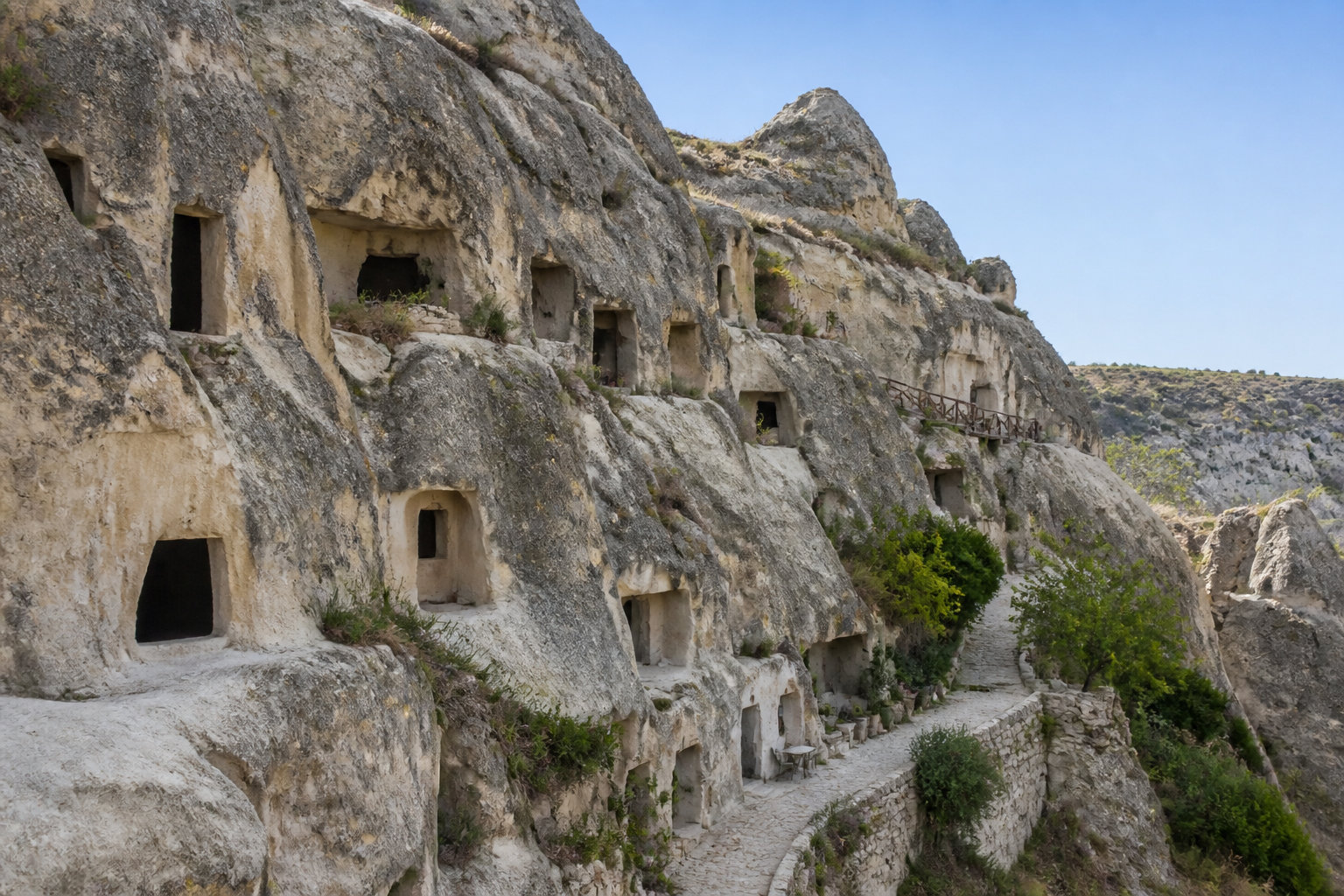 Le Beaucet: Troglodyte Dwellings, Shaded Alleys, and Vaucluse Secrets