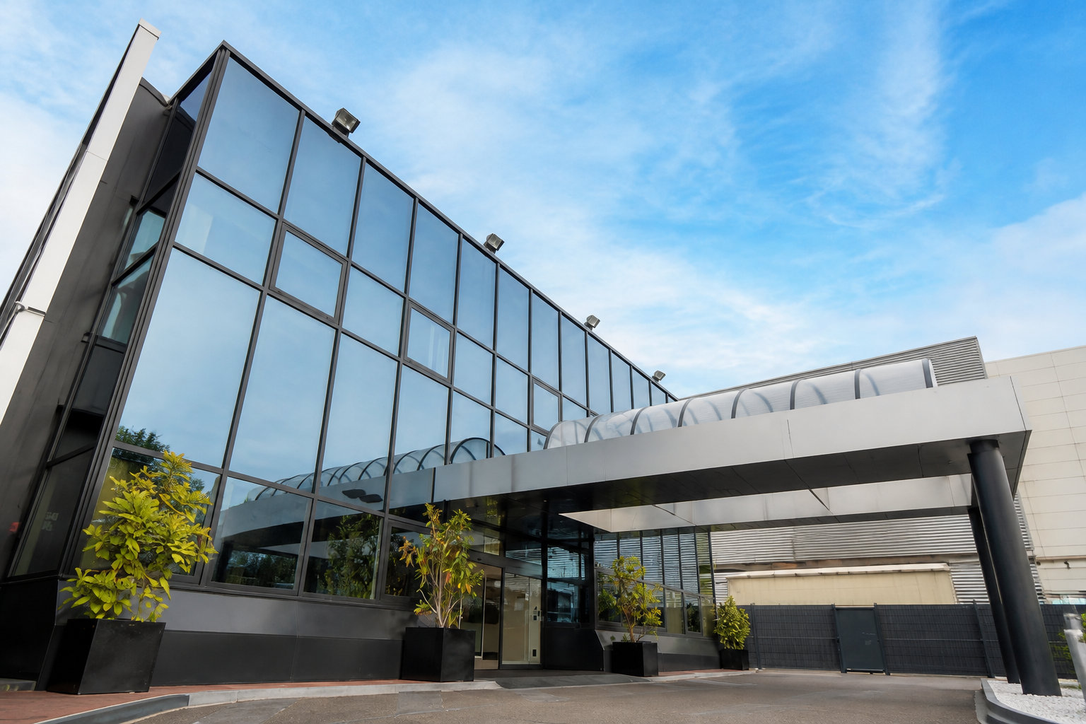 Navigating the Elite French Airport Network
